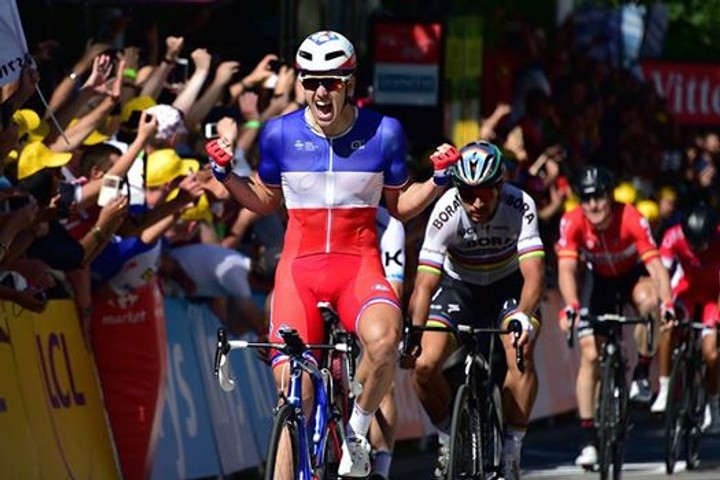 Sagan druhý v 4.etape, víťazom Démare. Cavendish spadol po kontakte so Slovákom